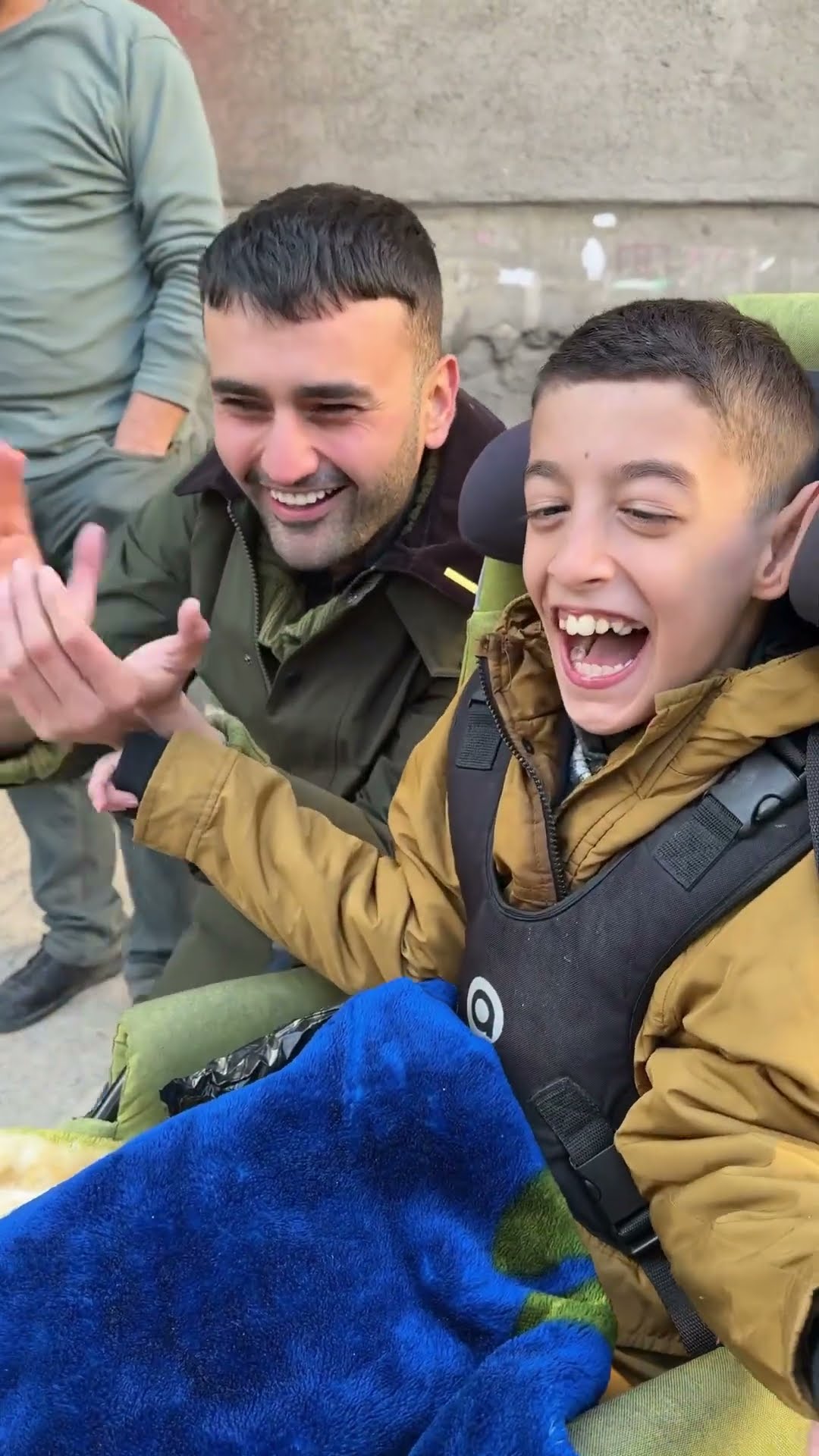 Czn Burak Hakkari Ahmet Kardeşime Ziyaret En Güzel Bağ Sevgi Midir? #shorts