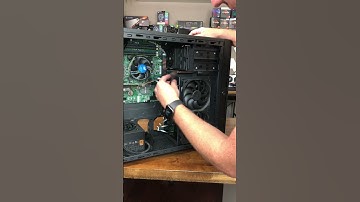 StarTech Hot Swap 5.25 to 3.5 HDD Bay Expansion Cage - PCTH Tech Tips #shorts