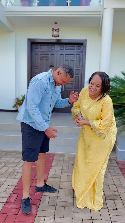 Enzo akimuita Patric aje kuona madam Regina 😀😀 Amenicheat. #juakaliseries #juakali