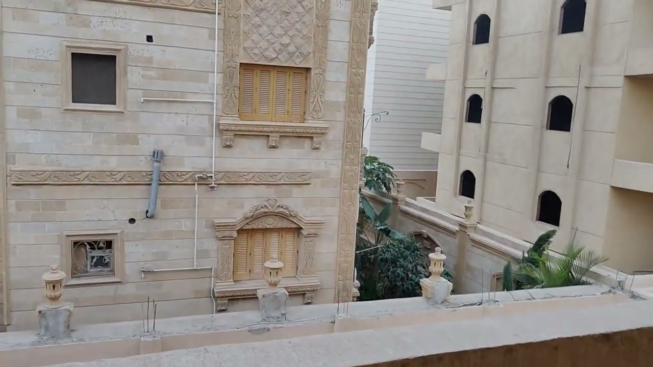 توين هاوس بالحي الاول فيلات مدينة الشروق 305م و حديقه 185م - نصف تشطيب - ت : 01558664862