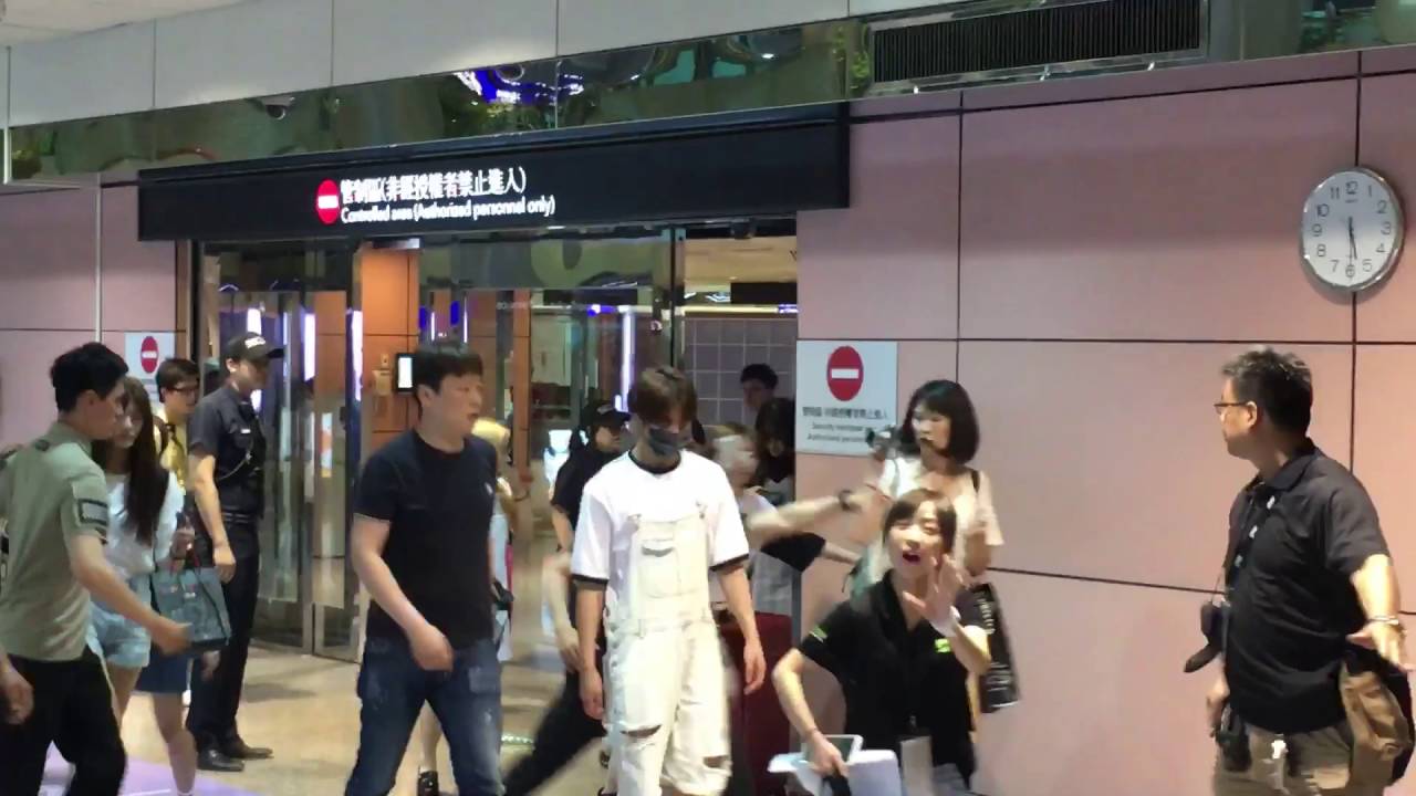 160608 방탄소년단 정국 대만입국 BTS JUNG KOOK Taoyuan International airport - YouTube