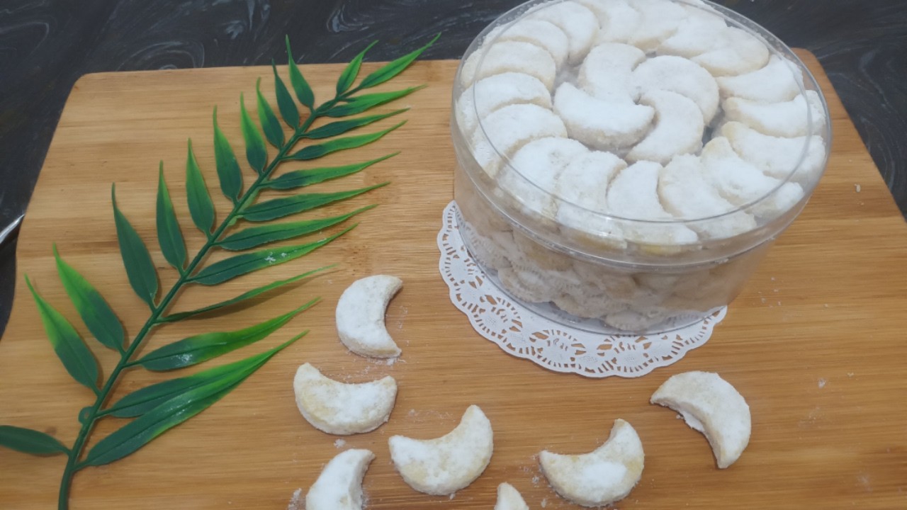 KUE PUTRI SALJU YANG RENYAH DAN LUMERRR DI MULUT