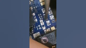 استبدال سوكت شحن مع تعويض مسار مفقود 