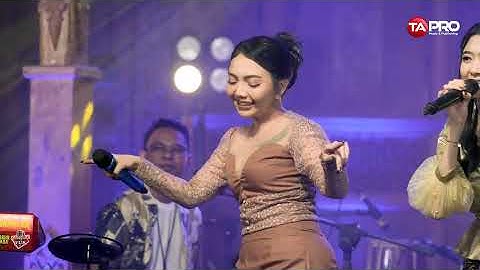 Ochi Alvira Ft. Syahiba Saufa - MADU MERAH #SecangkirMaduMerah  (Official Dangdut Version)