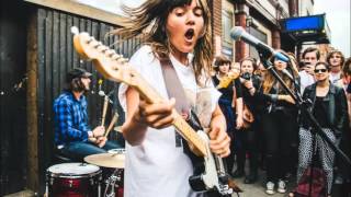 Courtney Barnett - Don&#39;t Apply Compression Gently (Live)