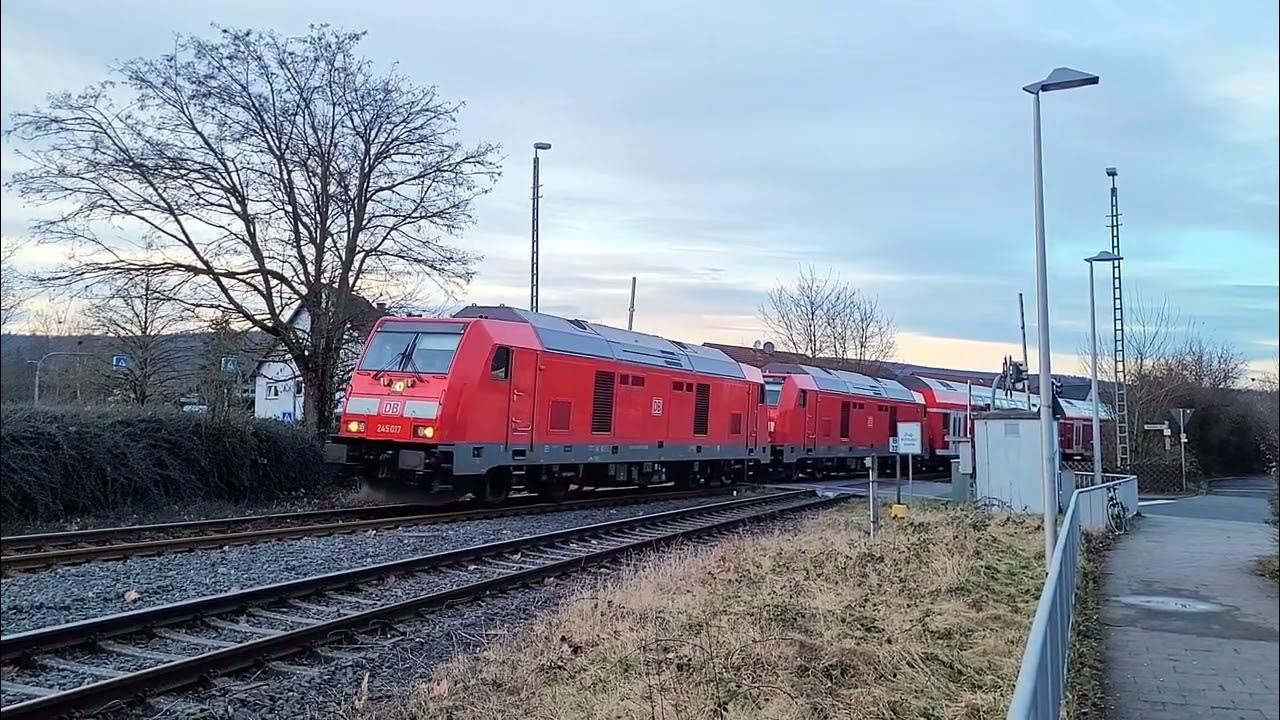 245 017 und 020 am 12.02.2024 in Rosbach vor der Höhe. 245 017