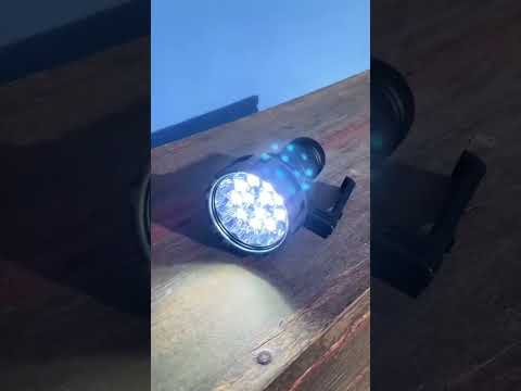 Vídeo: Llanterna LED de mà professional