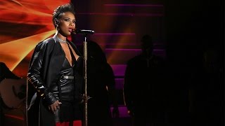 Jennifer Hudson Performs 'Remember Me' chords