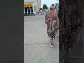 Гуляю с мамой по АкваЛоо.🙂