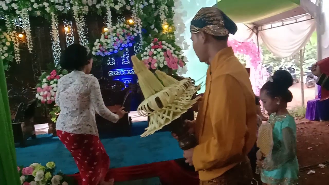 Pakaian Orang  Tua  Pengantin  Adat Jawa Pakaian Orang  Tua  