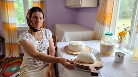 THE WOMAN LIVES ALONE IN THE MOUNTAINS. COOKING HO...