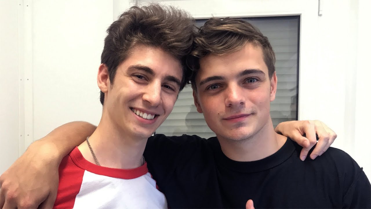 Favij Incontra Martin Garrix A Idays E Spiega Il Significato Di 130 Si Vola Video