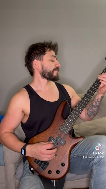 Trying out my new iRig HD-X with Beggin’ by Måneskin 🤙🔥❤️#bass #rock #metal #måneskin #beggin