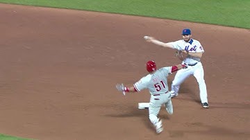 PHI@NYM: Mets turn two to end top of the 9th inning