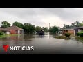 Texas y Louisiana se declaran en estado de emergencia por las inundaciones | Noticias Telemundo