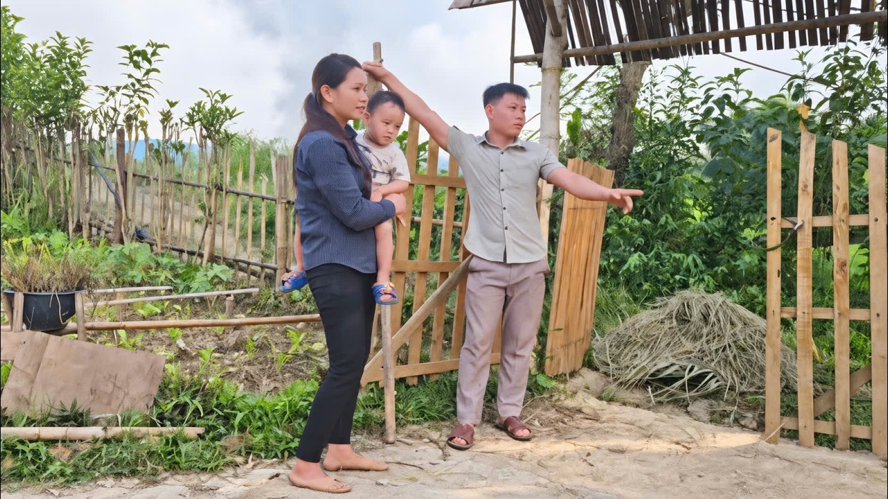 The kind man now frequently visits Vọng's home and helps her