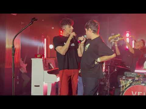 Veintiuno y Andrés Ferreiro (Querido) - Cabezabajo - Directo Sala Rouge 2025 - Vigo - 4K