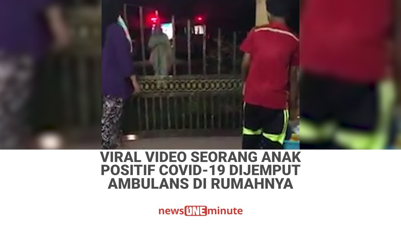 Dijemput Ambulans Karena Anaknya Positif Covid 19 Seorang Ibu Menahan Tangis Youtube<script async src=