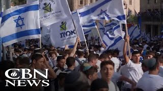 'This is Our City:' Thousands of Israelis March with Flags to Celebrate Jerusalem Day