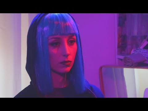 Assista ao videoclipe da música {trackName} de {artistName}