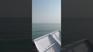 সেন্টমার্টিনের খুব কাছে চলে আসলাম