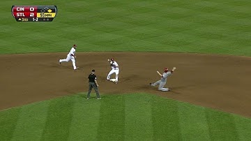 CIN@STL: Descalso starts a double play in the third