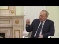 Путин, выделывая кренделя ботинками, приободрил Лукашенко по поводу санкций