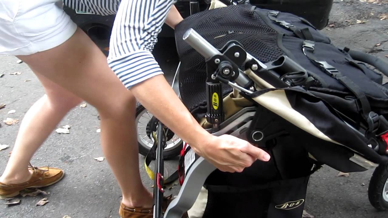 collapsing a bob stroller
