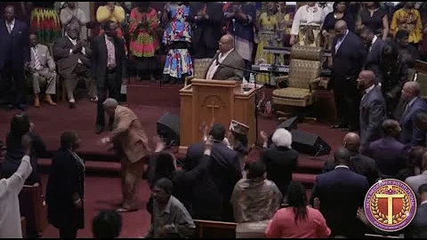 WHOLE CHURCH CATCHES ON FIRE - COGIC PRAISE BREAK ...