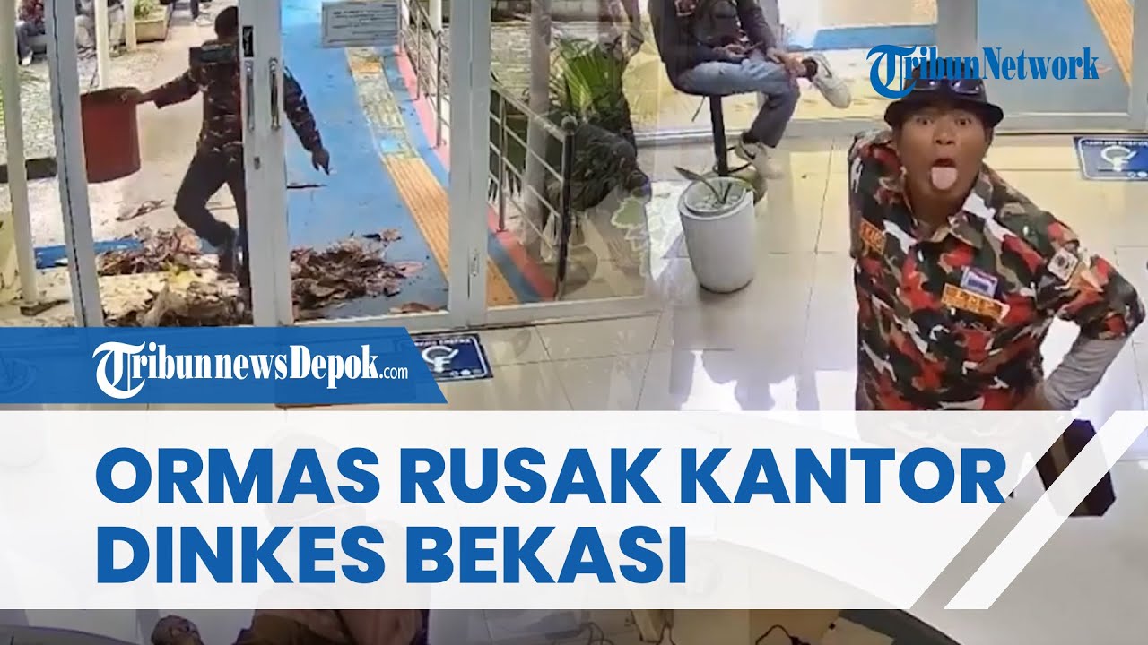 DETIK-DETIK Ormas Ngamuk Acak-acak Kantor Dinkes Bekasi, Lempar Sampah hingga Melet ke CCTV