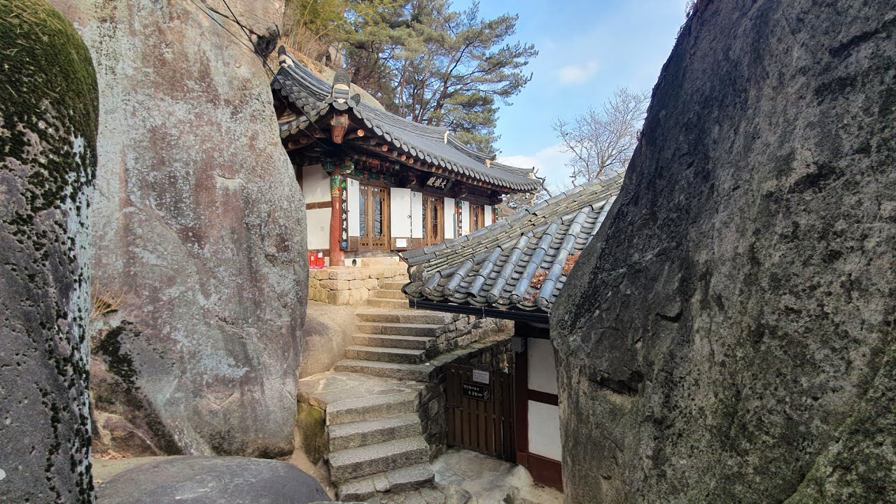 팔공산 중암암.제일 기도도량.소원성취 가장  빠른곳.밝은기운 깨끗한정기가  모여있는곳.돌구멍절.천하절경 암벽 절벽으로 된 최고의 명당기운사찰.