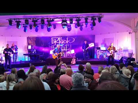 Dr Hook. A little bit more. Live in Glasgow