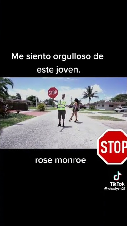 Rose Monroe cruza la calle