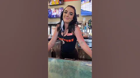 How to date a Hooter