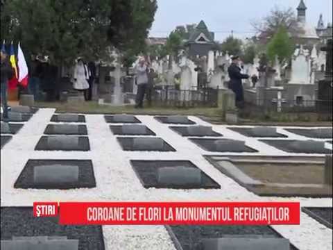 Coroane de flori la Monumentul Refugiaţilor