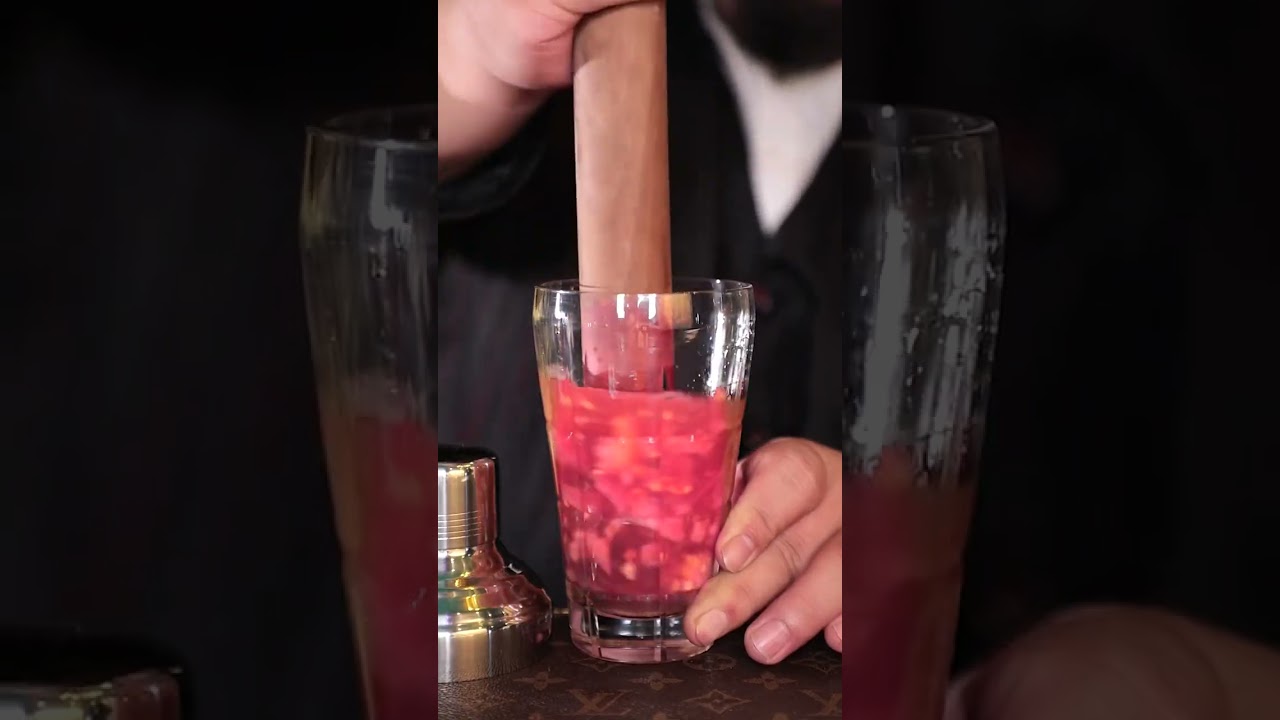 Best Bartender Mixing Cocktails Techniques 