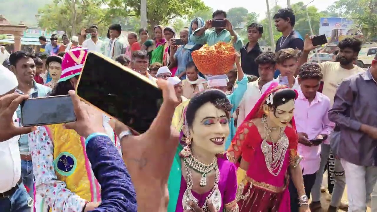 उचा डोगुमे उंडी खाईम देवे गोले वारो चालें 🙏🏻देव मोगरा माता रोडाली 🙏🏻🌼🌍