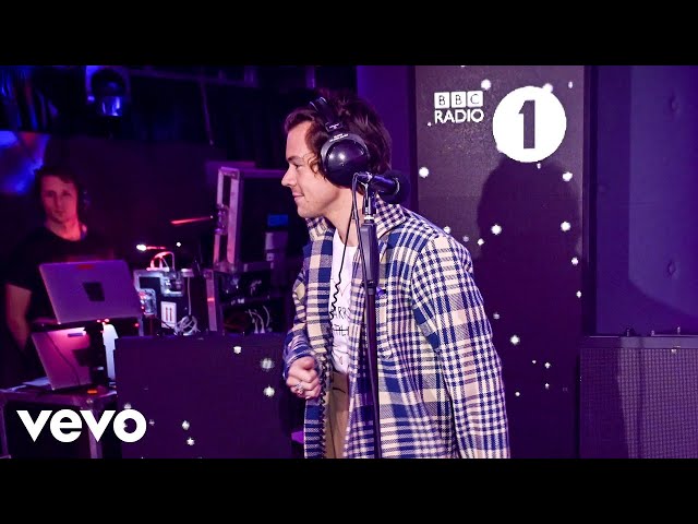 Harry Styles - Juice (Lizzo cover) in the Live Lounge class=
