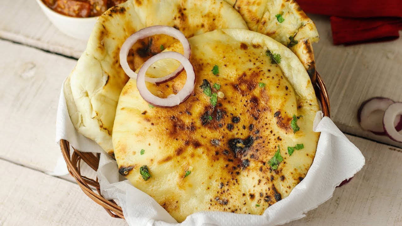 Cheese Garlic Masala Kulcha | तवे पे बनाइये चीज़ गार्लिक कुल्छा | MintsRecipes