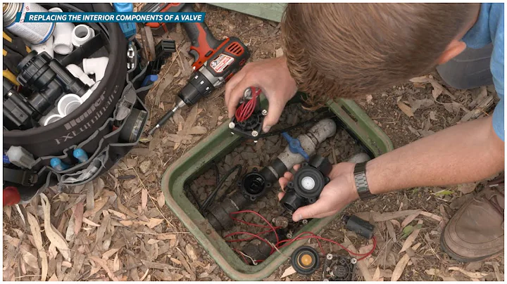 Repairing an irrigation valve by replacing the interior components. - DayDayNews