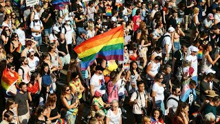 Hongrie : une marche des fiertés à Budapest pour protester contre la loi anti-LGBT • FRANCE 24