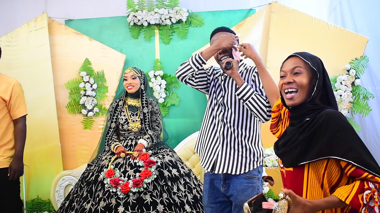 DAMBII AWAFURAHISHA WATOTO WA MJINI KWENYE HARUSI YA UKHTY NAHHAT MAPESA KAMA YOTE