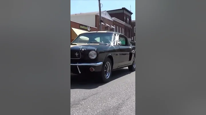 Classic Car Parade #cars #musclecars #classiccars #carshow #showcars #car #short #shorts #shortvideo