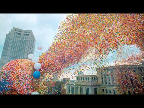 Vidéo: Où s'envolent les ballons lâchés dans le ciel ?