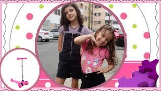 Brincando De Patinete Com Minha Prima No Condomínio
