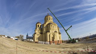 Автокран LIEBHERR. Волгоград. Перед установкой купола. Храм Св. Иоанна Кронштадтского. Автокран LIEBHERR. Волгоград. Перед установкой купола. Храм Св. Иоанна Кронштадтского.