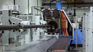 Flow forming machine for production of rotational symmetry hollow bodies of steel