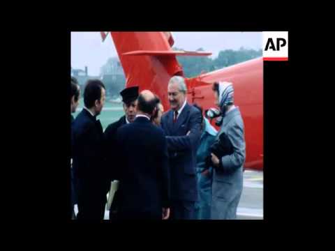 SYND 11 10 76 WEST GERMAM CHANCELLOR SCHMIDT LEAVING NORTHOLT AFTER VISIT TO UK