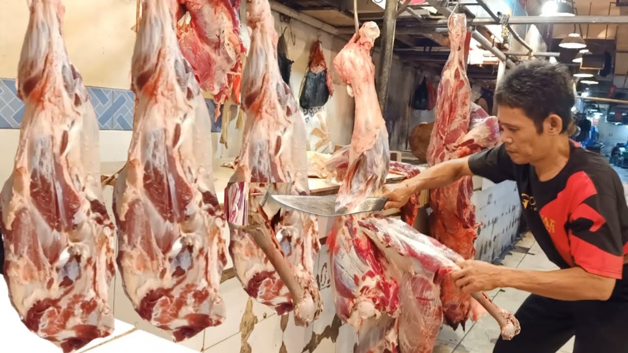 AWESOME❗PROSES MEMBUKA DAGING PAHA SAPI SEGAR BARU TURUN DARI JAGAL