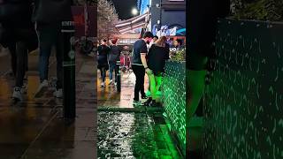 الحياة الليلية في ليفربول  المملكة المتحدة بعد منتصف الليل يونيو                                   سمعها